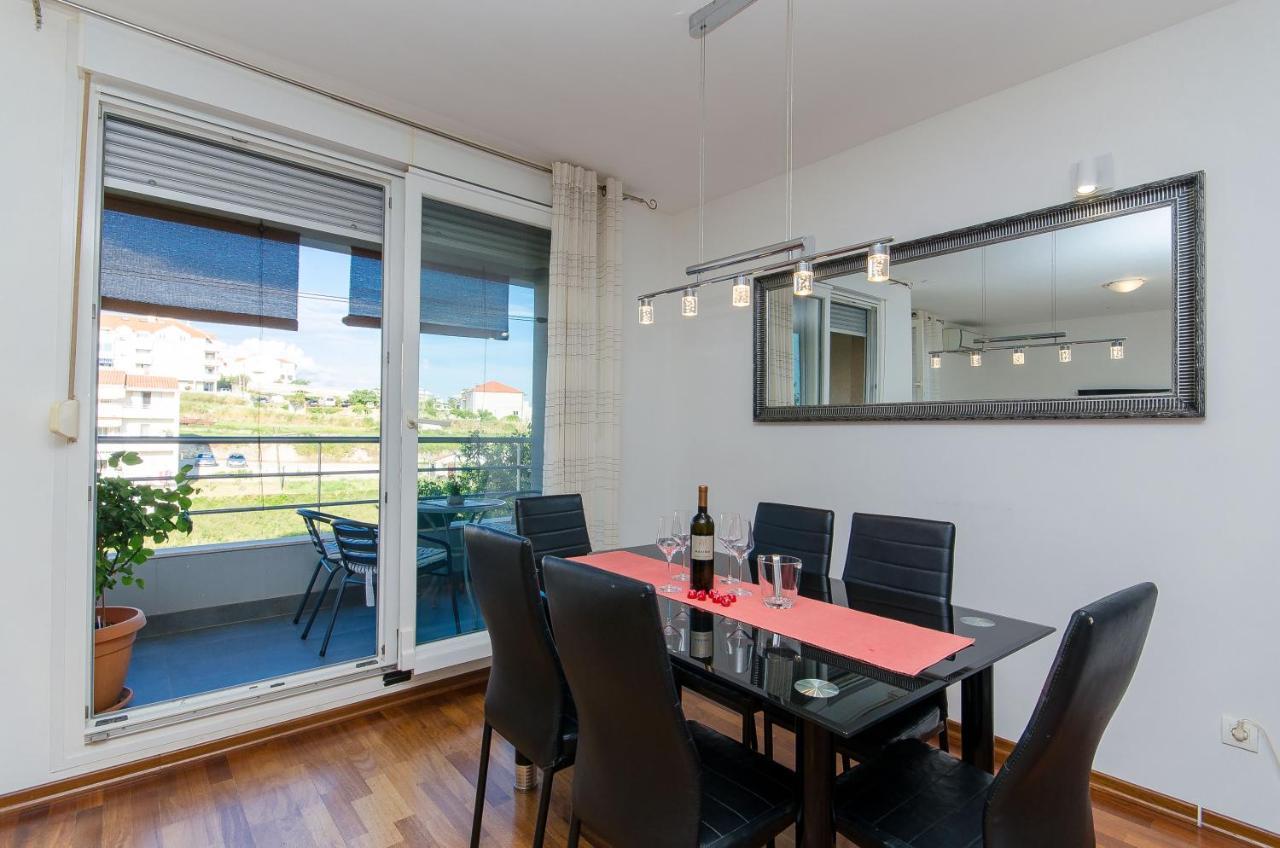 Trili With Private Garage Apartment Split
